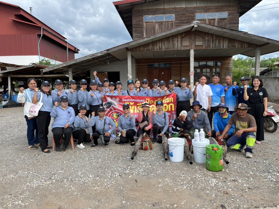 งานสาธารณสุขและสิ่งแวดล้อม ลงพื้นที่ฉีดพ่นหมอกควันควบคุมและป้องกันโรคไข้เลือดออก ตามโครงการควบคุมและป้องกันโรคไข้เลือดออกในเขตเทศบาลตำบลศรีสงคราม ปีงบประมาณ 2569 ณ บ้านบุ่งกกตาล หมู่ที่ 6